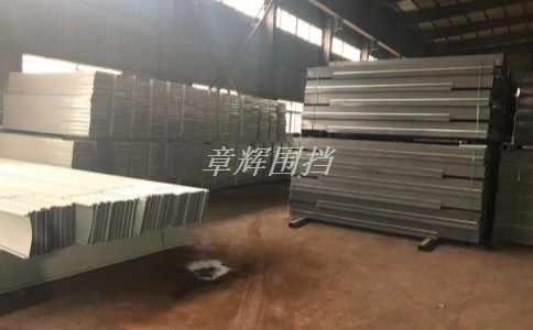 金屬圍擋是否需要防水功能？