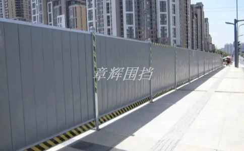 金屬圍擋是否容易被污染和損壞？