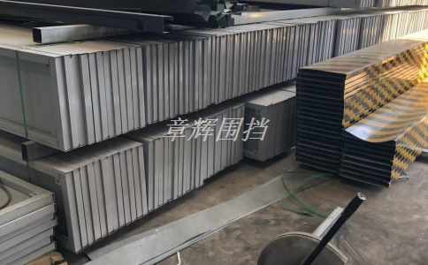 噴涂和烤漆兩種表面處理方式價(jià)格差距大嗎？（比較pvc圍擋噴涂和烤漆表面處理的價(jià)格）